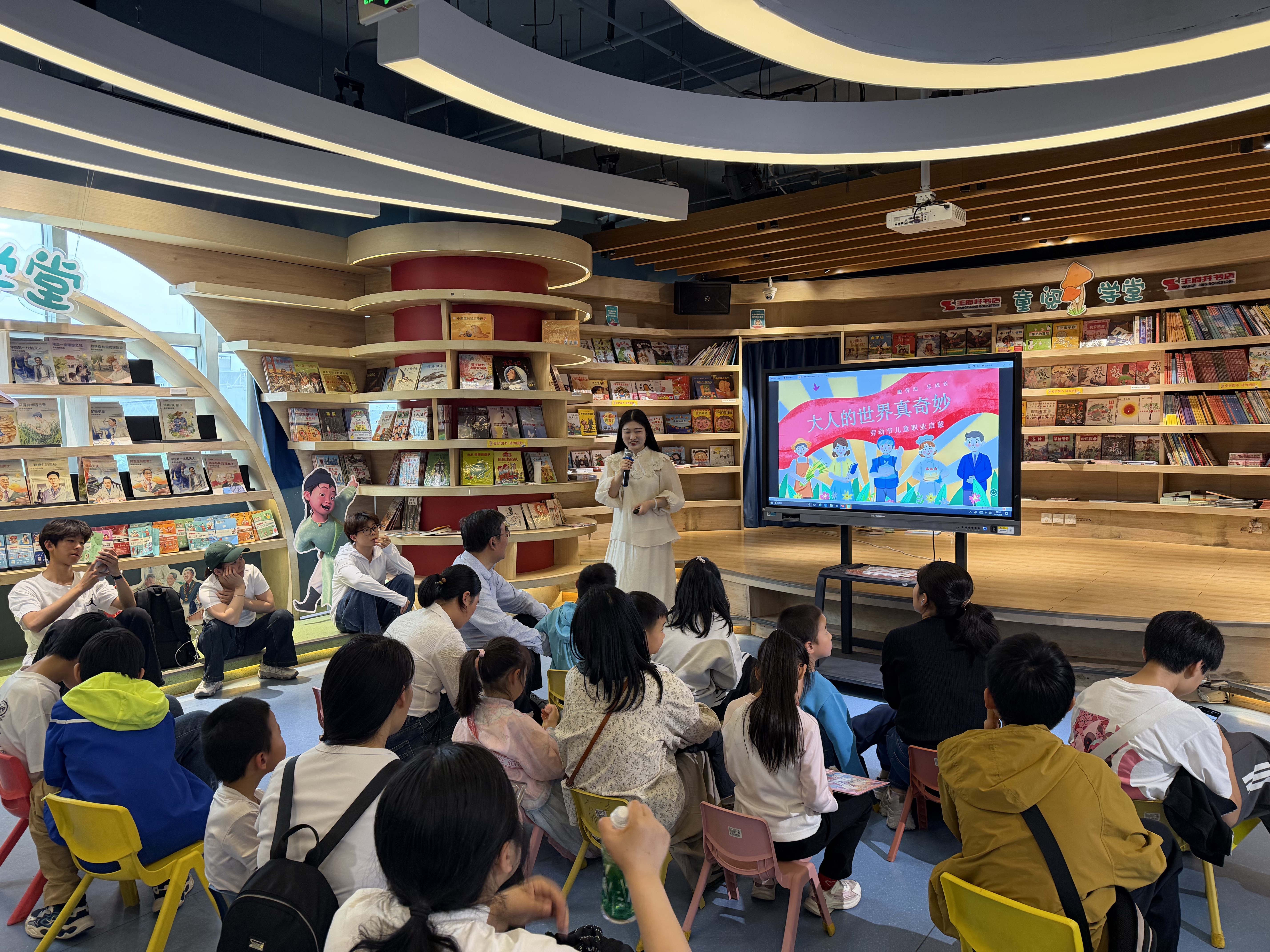 内容手动800 王府井书店“童阅学堂”(新华网).jpg 内容手动800 王府井书店“童阅学堂”(新华网).jpg